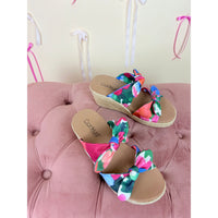 Tie The Knot Wedge (floral)