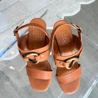 Hannah Wedge, Shu Shop