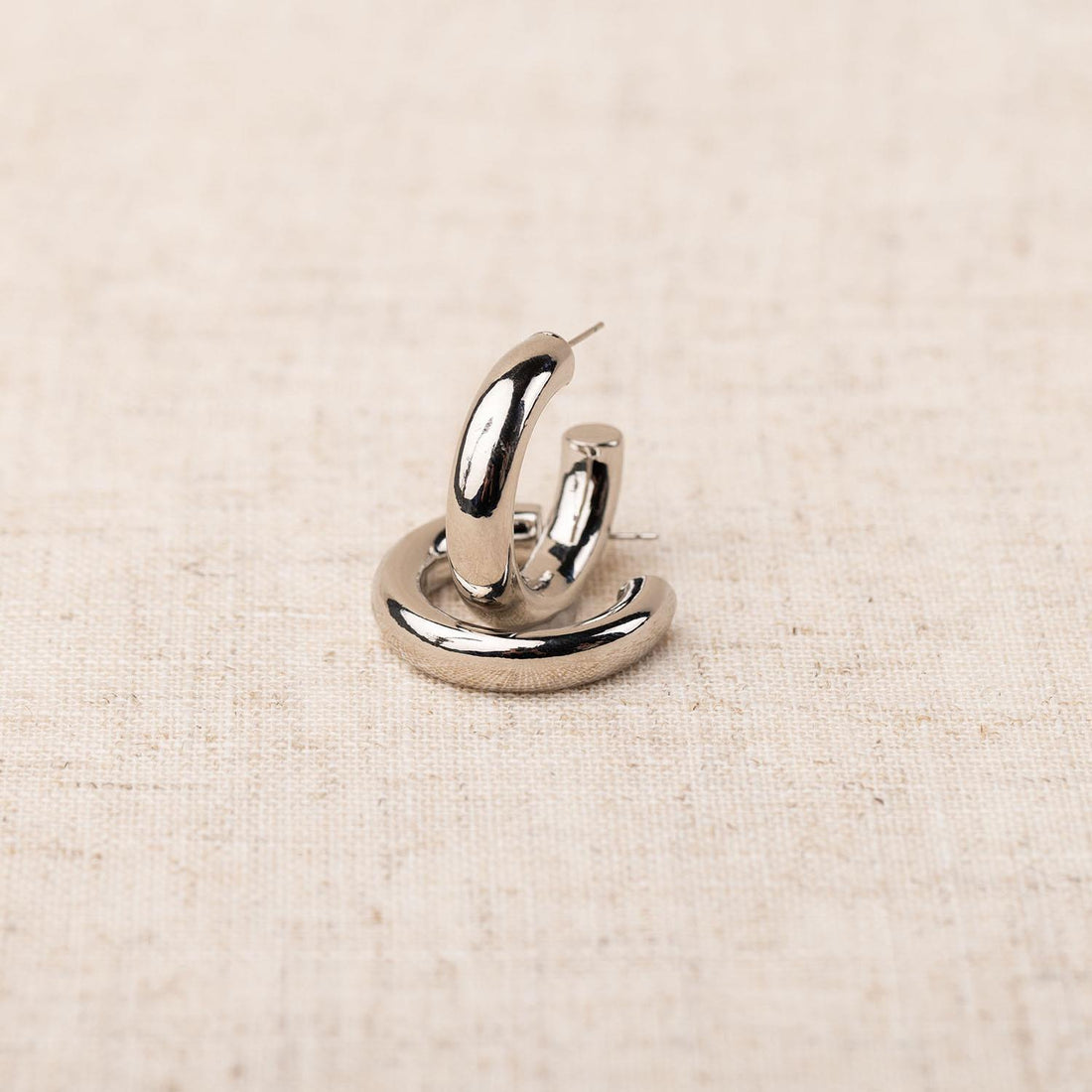 Sara Shiny Silver Earring