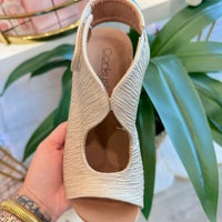 Frisky (champagne) Wedge