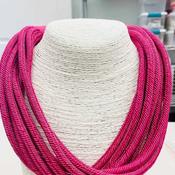 Jasmine Necklace (magenta)
