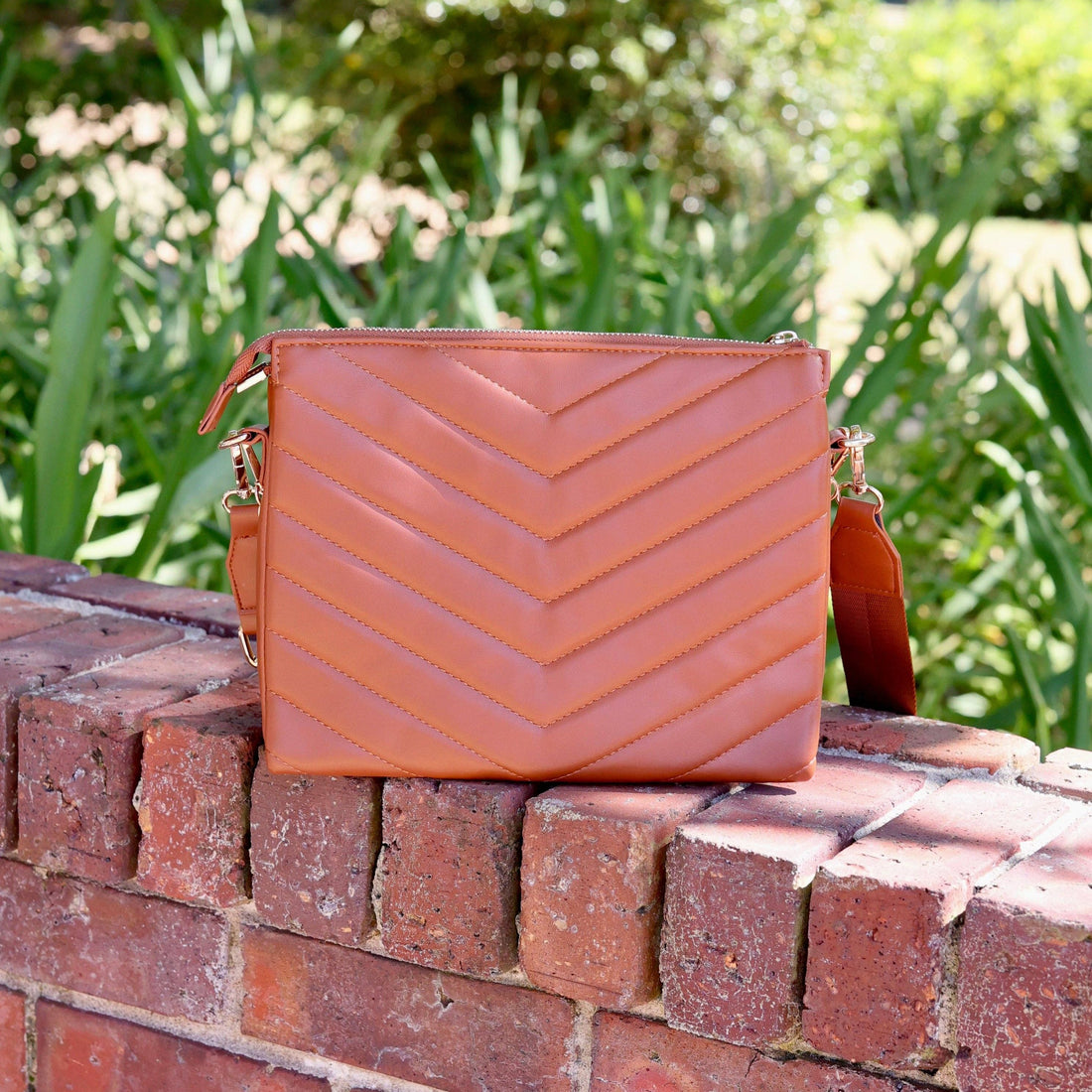 Ariana Crossbody Saddle VQ