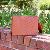 Ariana Crossbody Saddle VQ