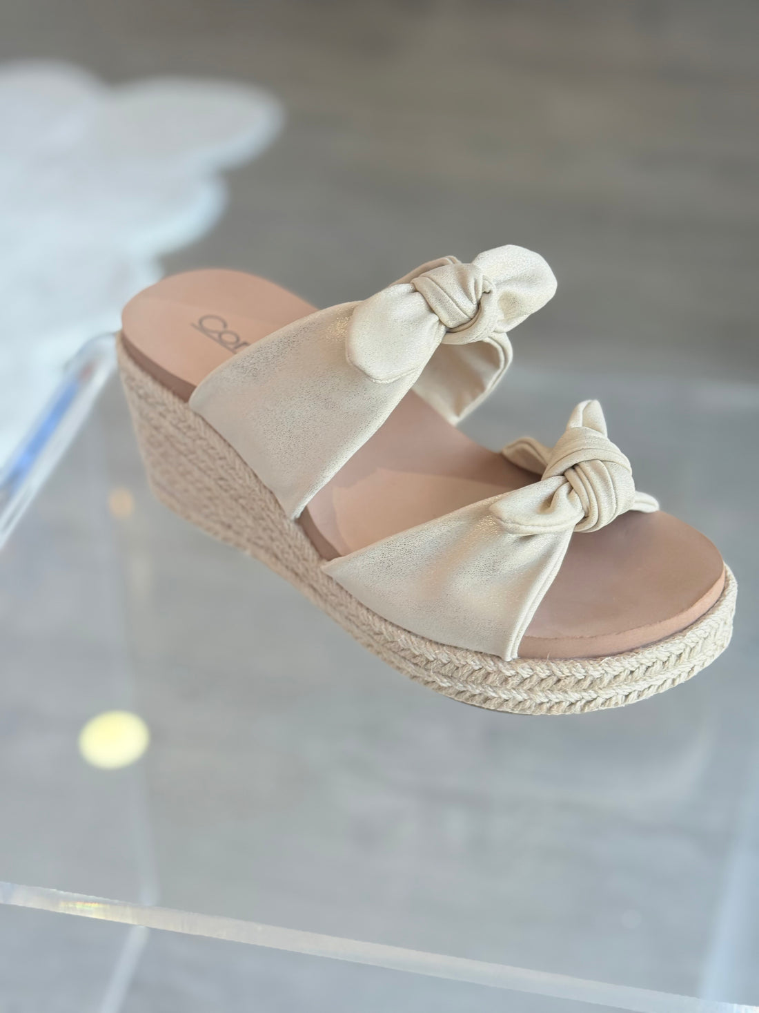 Tie The Knot Wedge (gold)