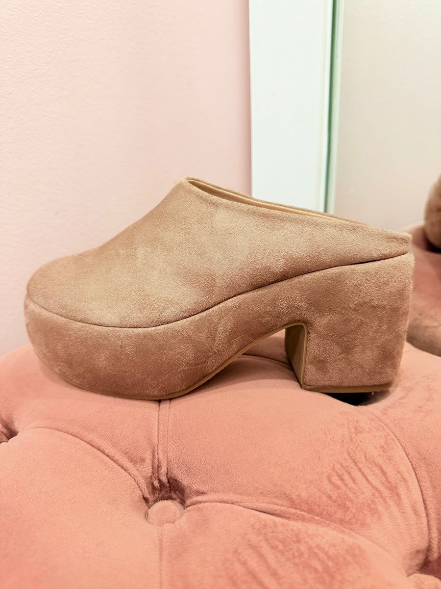 Frankie, Shu Shop Clog